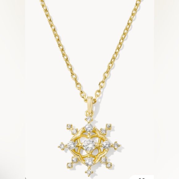 Kendra Scott Jewelry - NWT Kendra Scott Gold Snow Crystal short  Pendant Necklace, bag included.